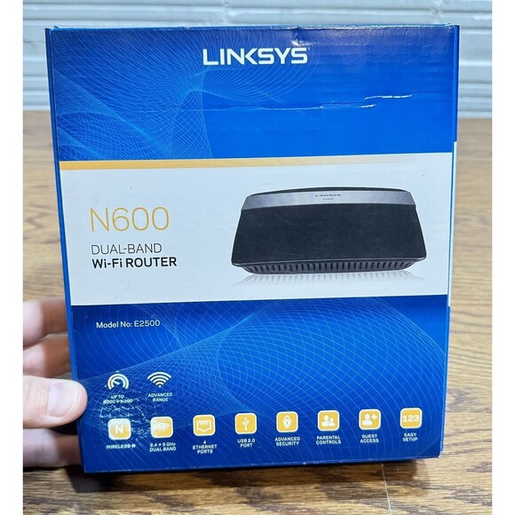 Linksys E2500 (N600) Dual-Band Wi-Fi Router‎ - Picture 1 of 12
